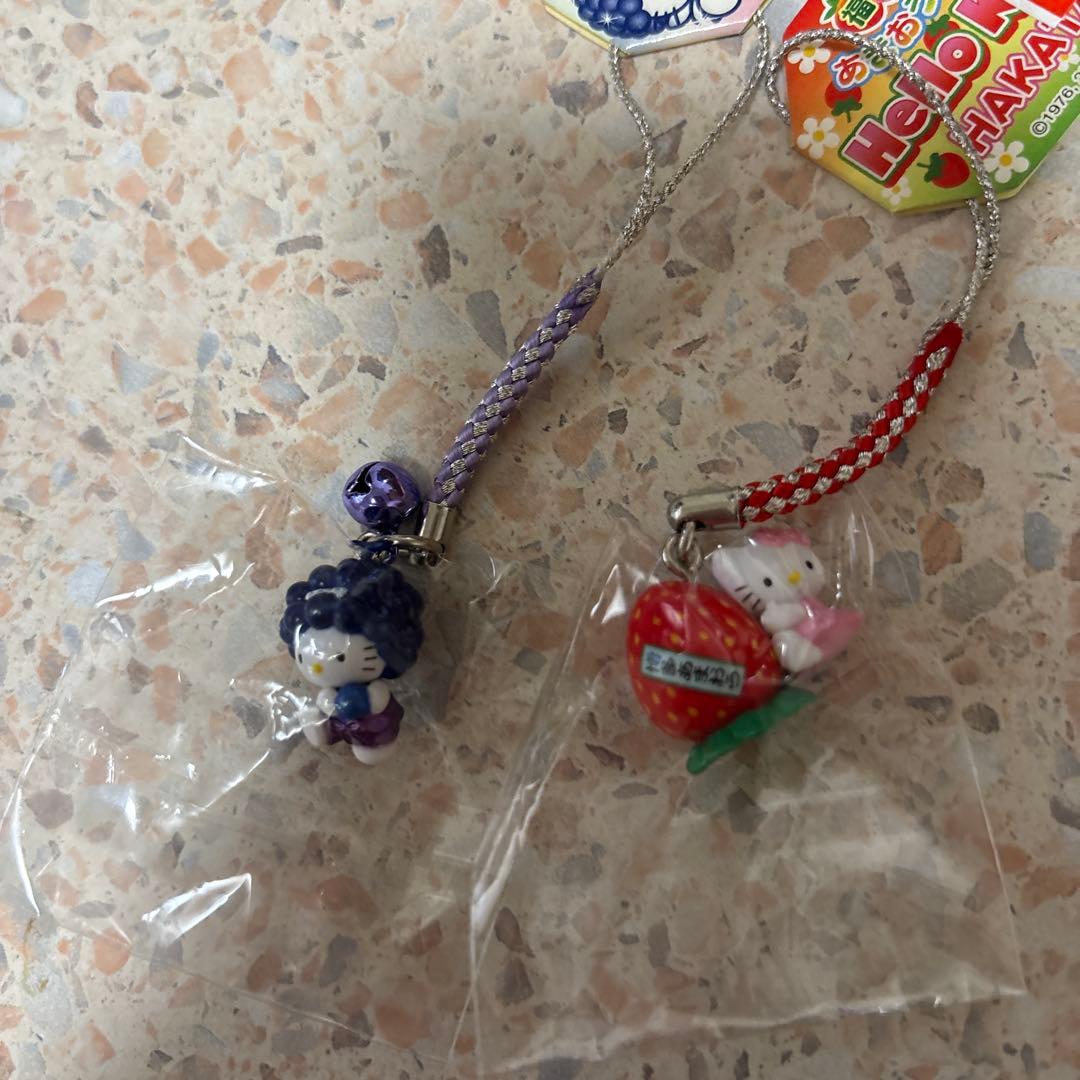 ご当地キティ　いちご　ぶどう