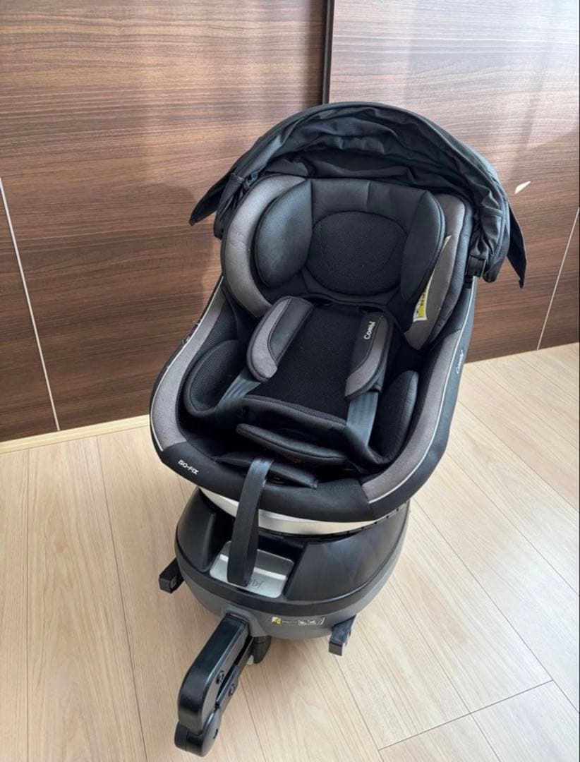 回転式ブラックチャイルドシート
