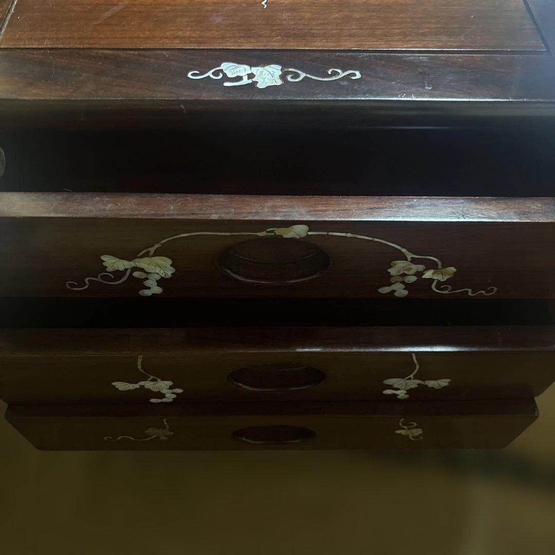 高級銘木 唐木 花梨無垢 螺鈿細工 木製3段小引き出し 箪笥 葡萄装飾 ①