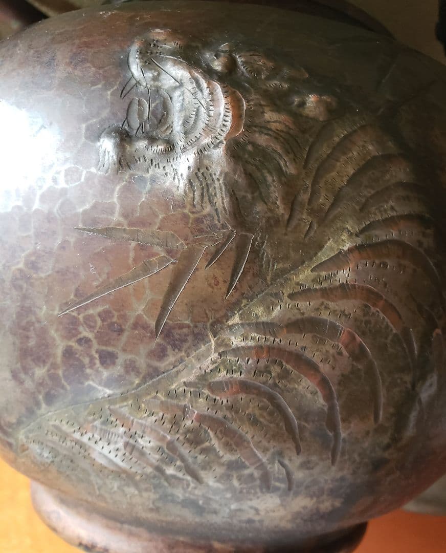 No216　大正・昭和期の 虎に不二図 の銅製 やかん(水注)