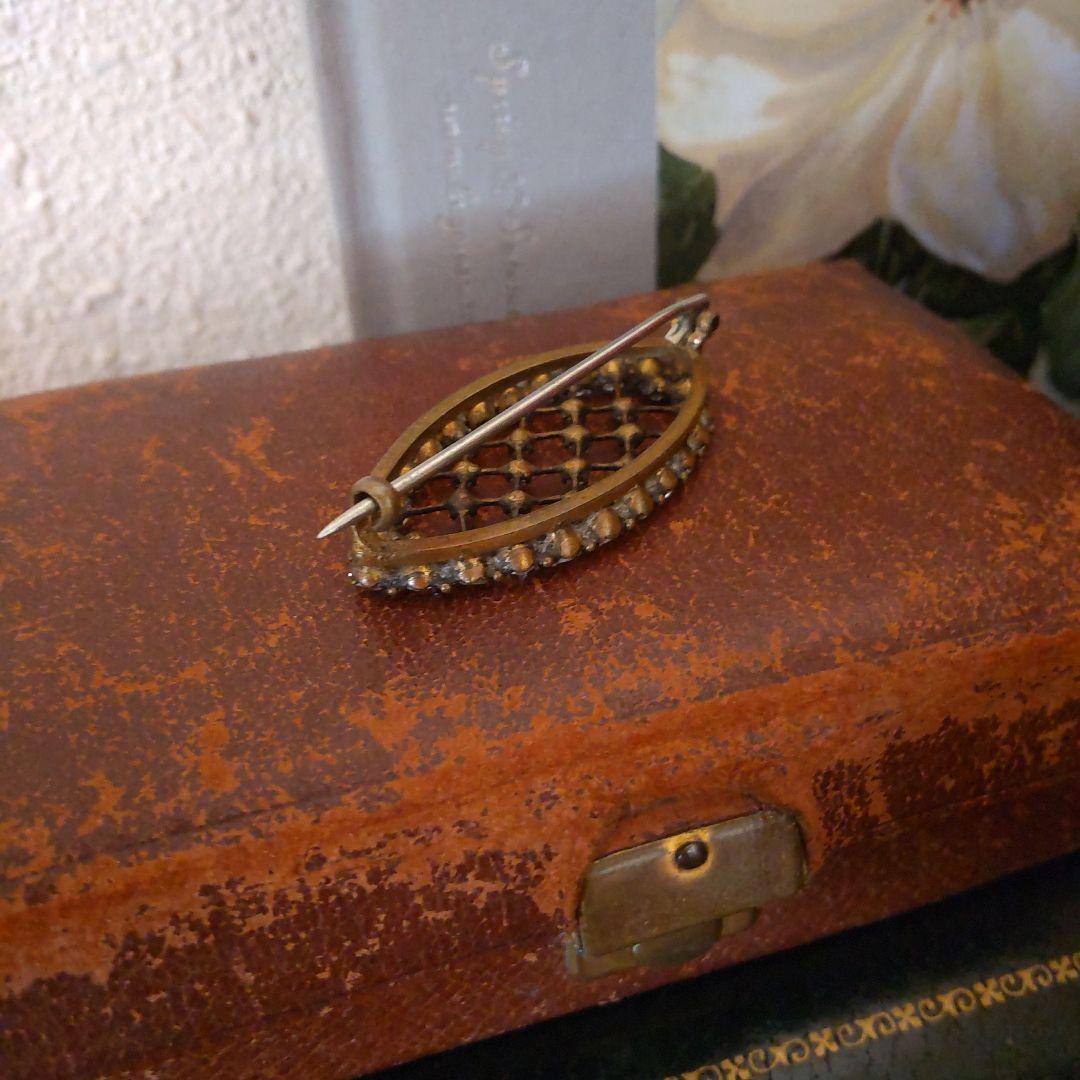 イギリスアンティーク　ブローチ