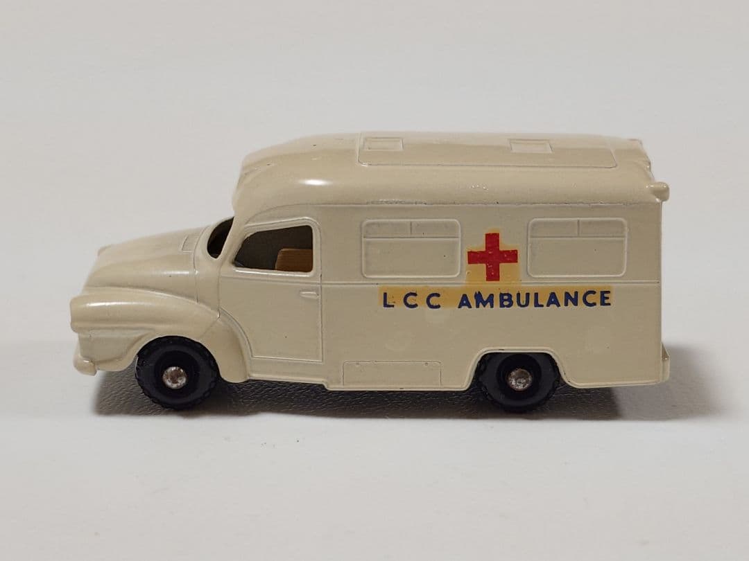 MATCHBOX 　No.14 　LOMAS AMBULANCE