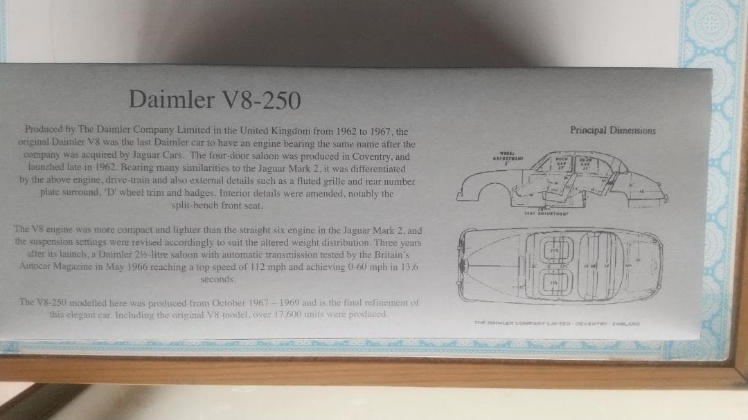 ミニカー Daimler V8-250 1:18 paragon