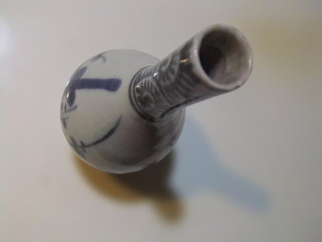 古伊万里 染付 タコ唐草 梅文御神酒徳利 一輪挿し江戸時代中期青い花模様の水差し