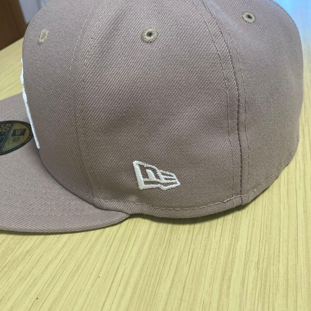 ハルノ　美品Stüssy 59FIFTY ベージュ キャップ 7 1/2