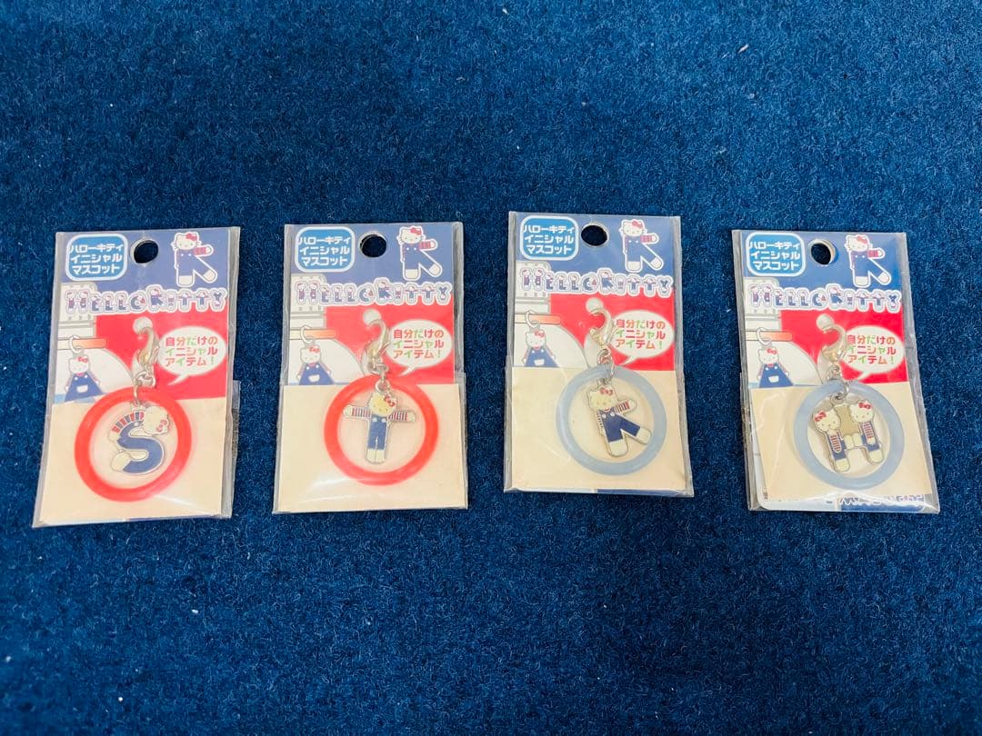 【新品未開封】サンリオ　ハローキティ　足長　イニシャルマスコット　レトロ