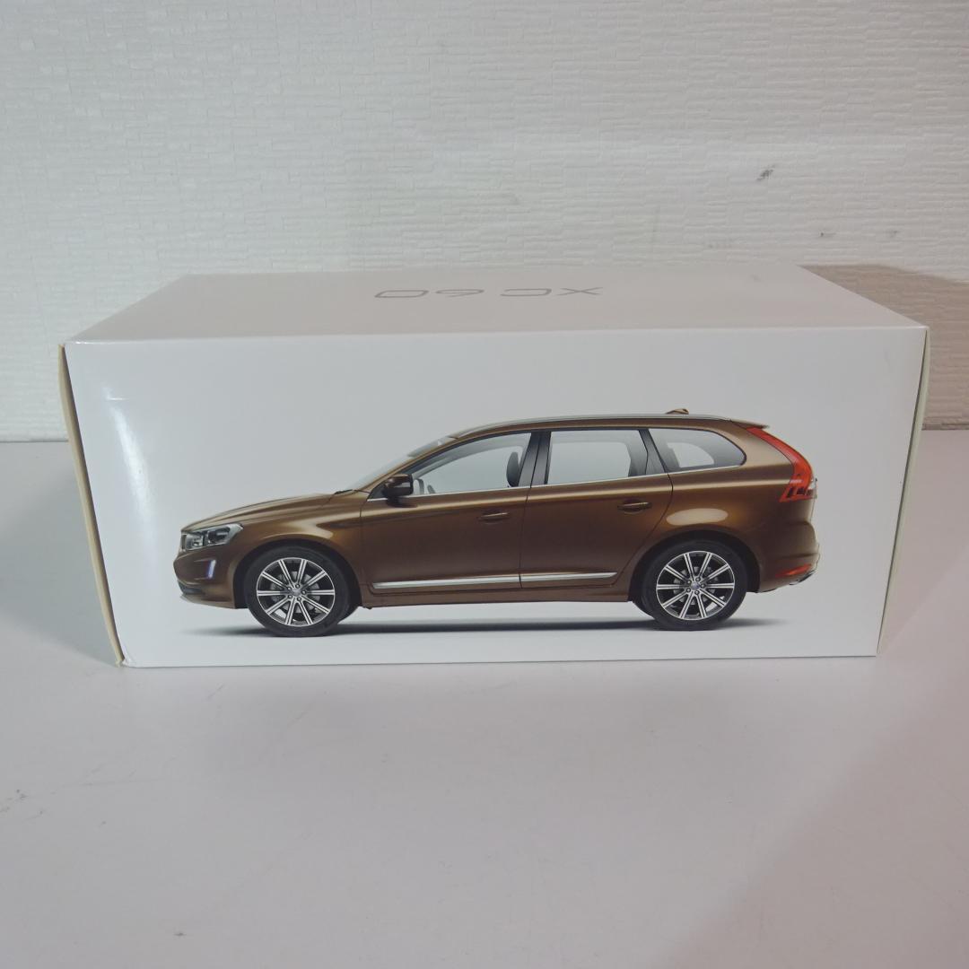 0305Y ボルボ XC60 1/18ミニカー ホワイト