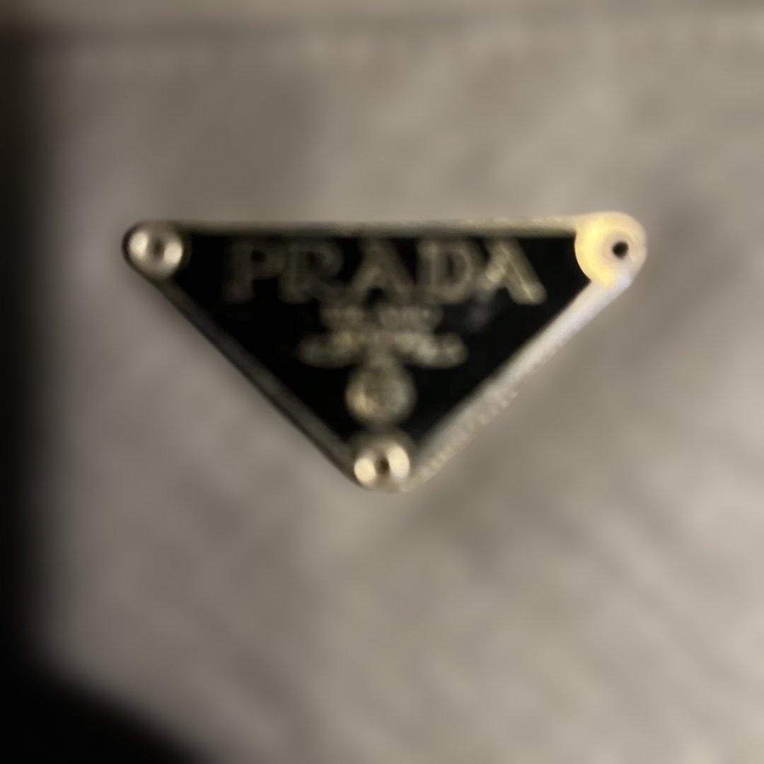 PRADA グレー 小銭入れ財布