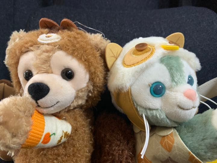 ディズニー　秋のぼうけん　ダッフィー　ジェラトーニ カーテンホルダー