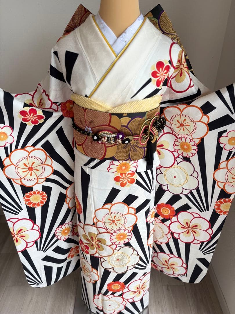 ⭐️振袖フルセット　正絹振袖　成人式　白・黒地系　【最終価格です！】