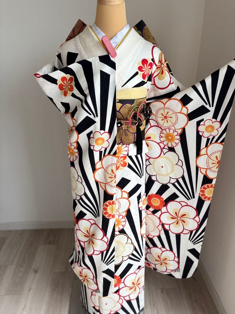 ⭐️振袖フルセット　正絹振袖　成人式　白・黒地系　【最終価格です！】