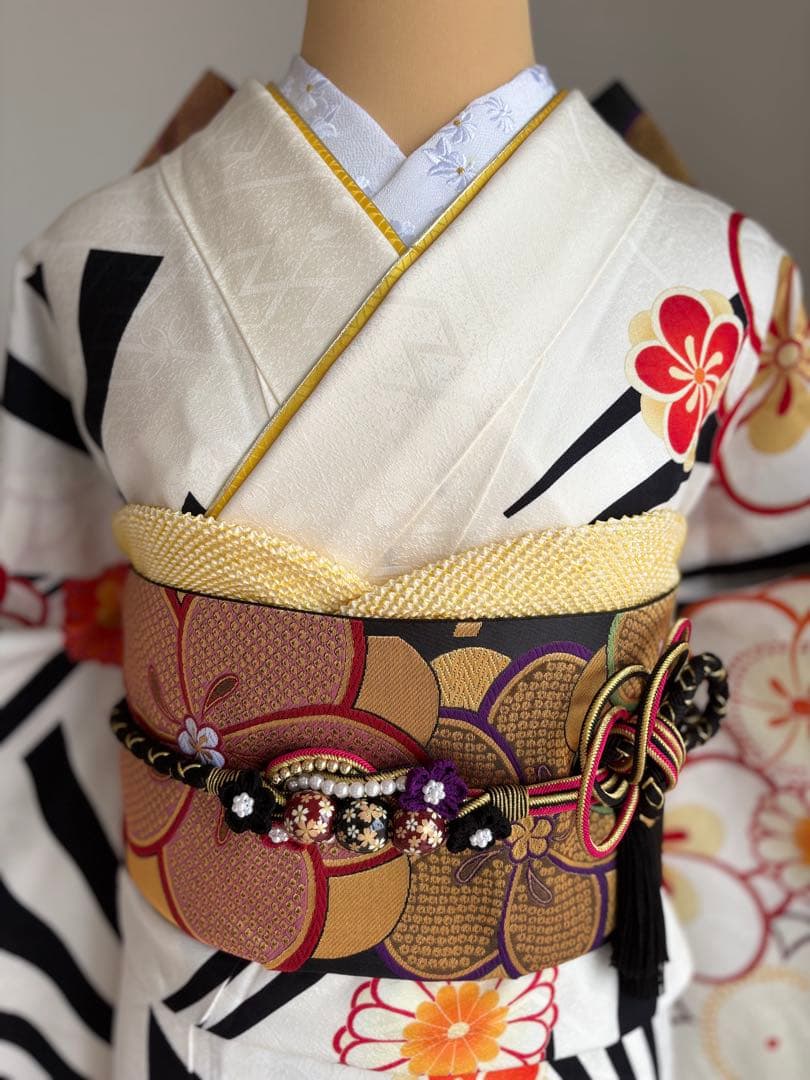 ⭐️振袖フルセット　正絹振袖　成人式　白・黒地系　【最終価格です！】