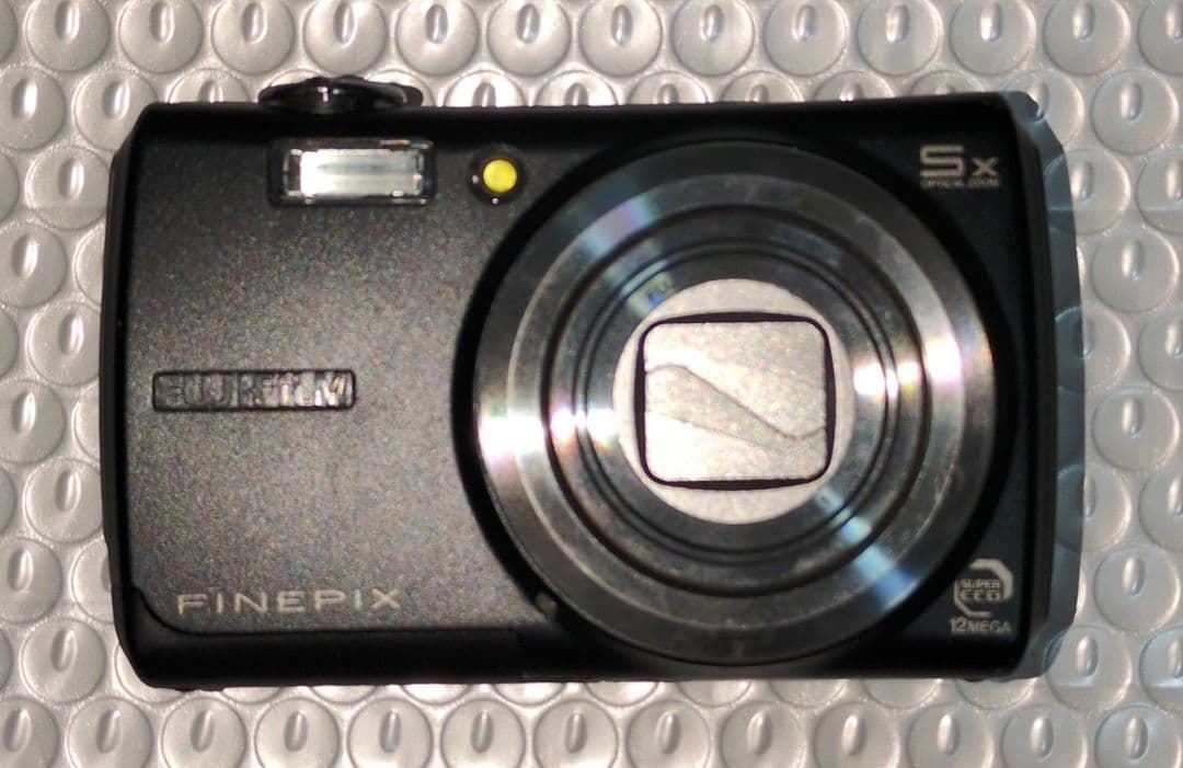 デジカメ　FUJIFilm　FinePix　F100fb （本体のみ）