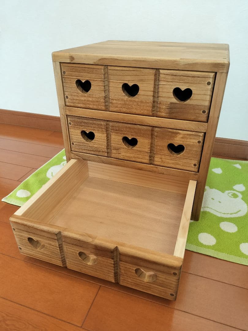 カントリー家具　９ハートの３段チェスト