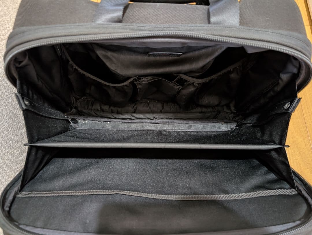 TUMI トゥミ　キャリーケース　2輪　機内持ち込み　拡張　特殊ナイロン　黒