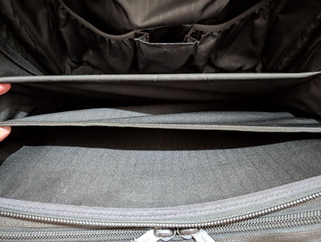 TUMI トゥミ　キャリーケース　2輪　機内持ち込み　拡張　特殊ナイロン　黒