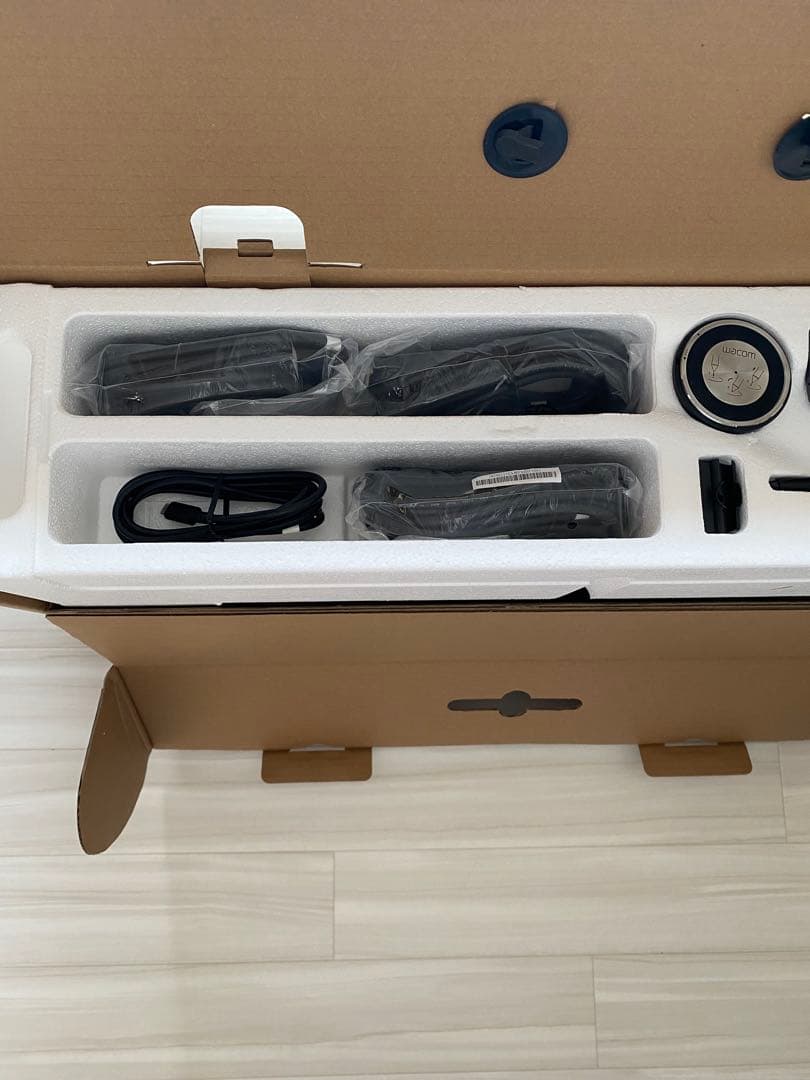 液タブ・ペンタブ Wacom Cintiq Pro 24 (DTH-2420)