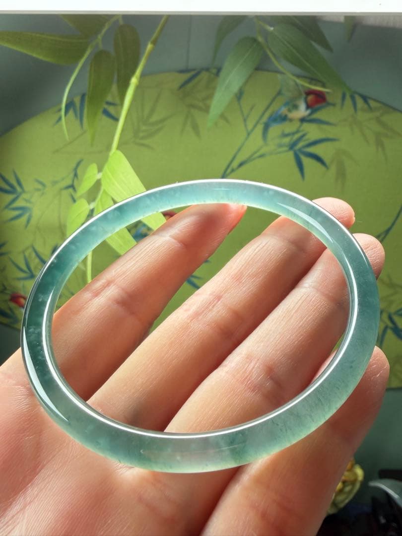 新入荷❣️天然本翡翠　特色雪花綿入り【半山半水】高氷藍水細身バングル　鑑定書付き