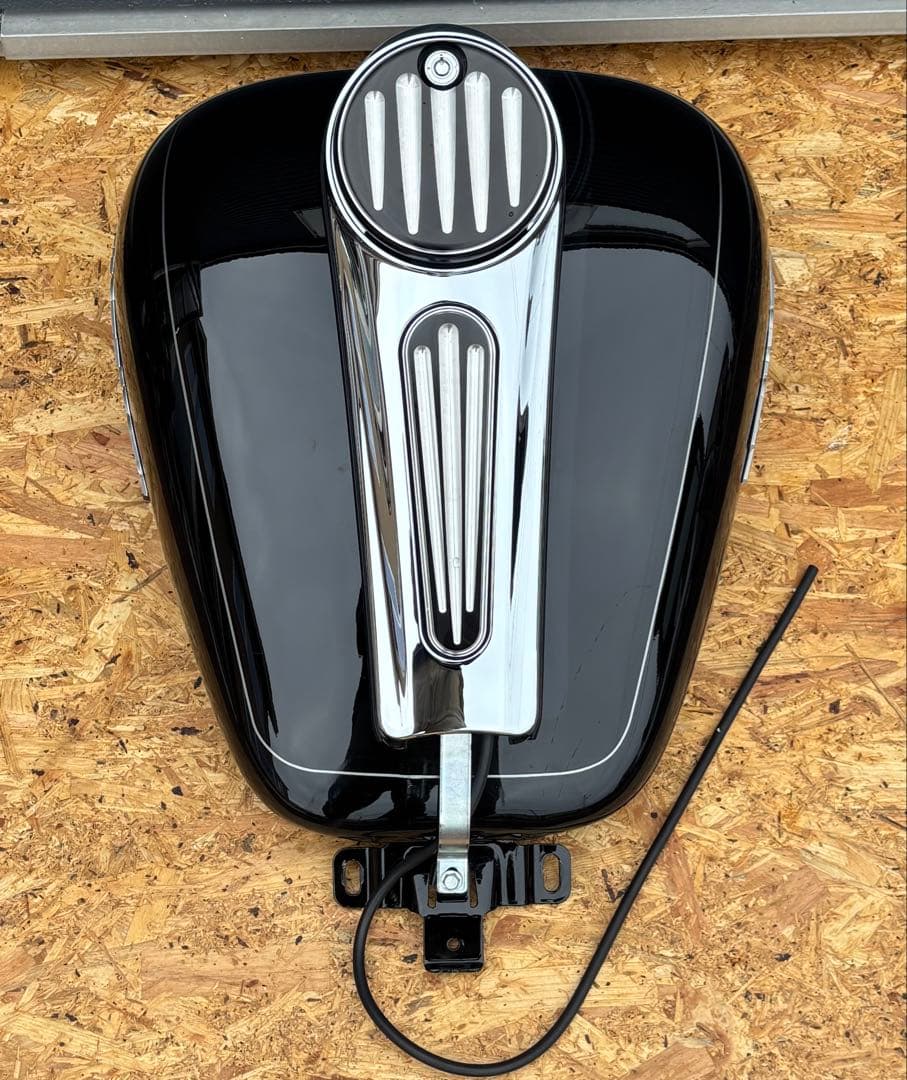 ハーレーダビッドソン　FLHX ストリートグライド　ガソリンタンク　中古品