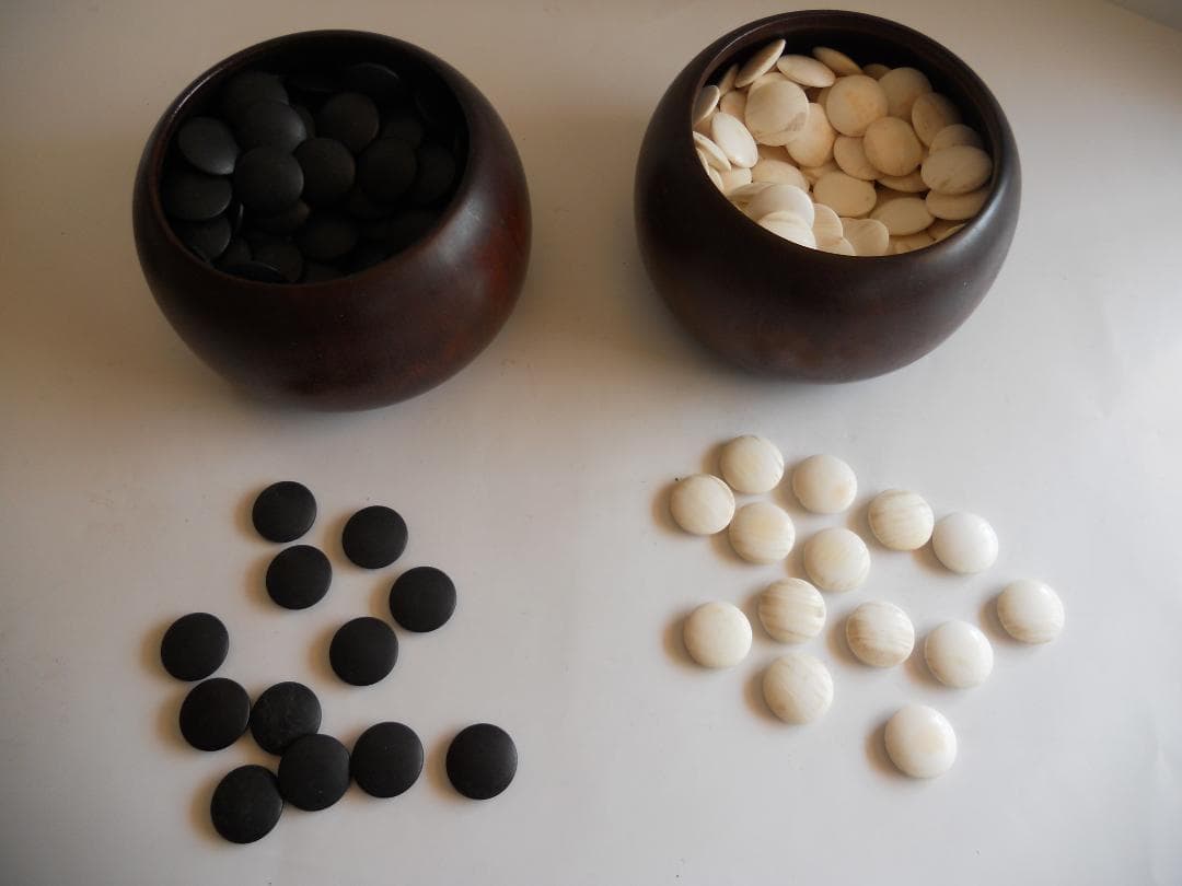 囲碁 ヴィンテージ 宮崎日向蛤碁石 那智黒碁石 蛤 碁石 那智黒 です。