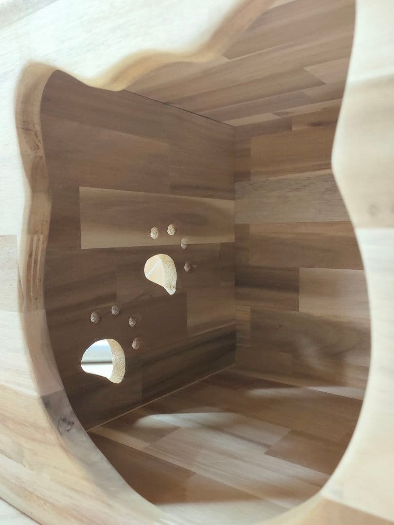 猫ちゃんの秘密基地　アカシア材　No,1　　猫ハウス