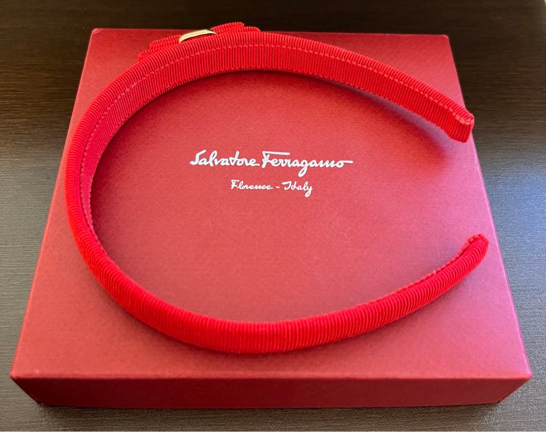 【美品】 サルヴァトーレフェラガモ　ヘアアクセサリー