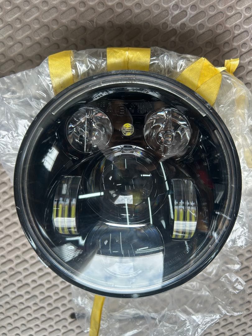 純正　ハーレー　LED ヘッドライト　5.75インチ