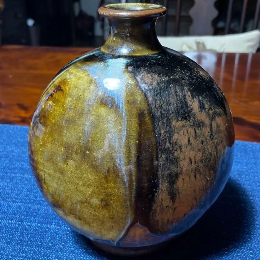 出西窯の手作り陶器ボトル 約15cm 茶色と金色