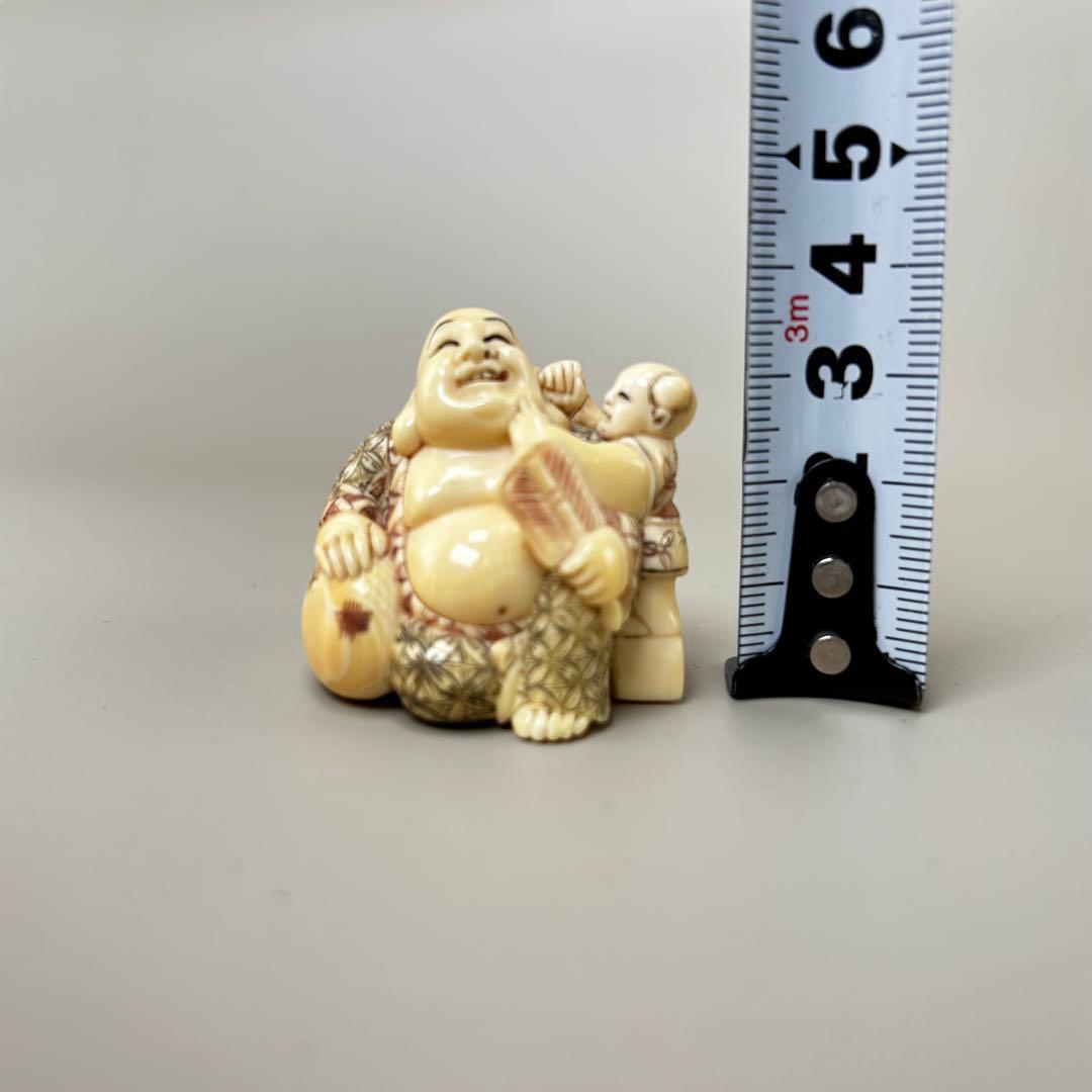 極上　根付　天然素材アンティーク骨董　飾り物　古美術　置物　細密細工　彫刻