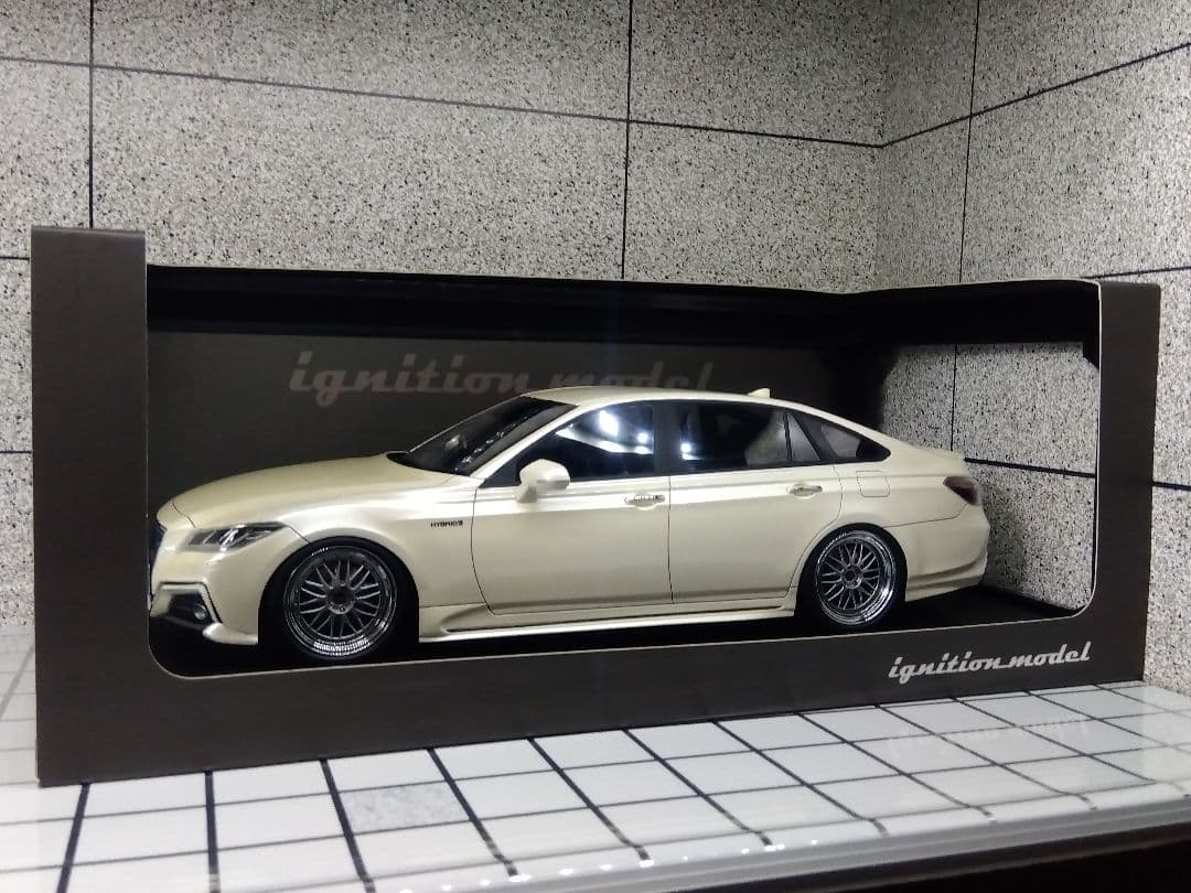 ミニカー 1/18 ignition model TOYOTA CROWN RS 220