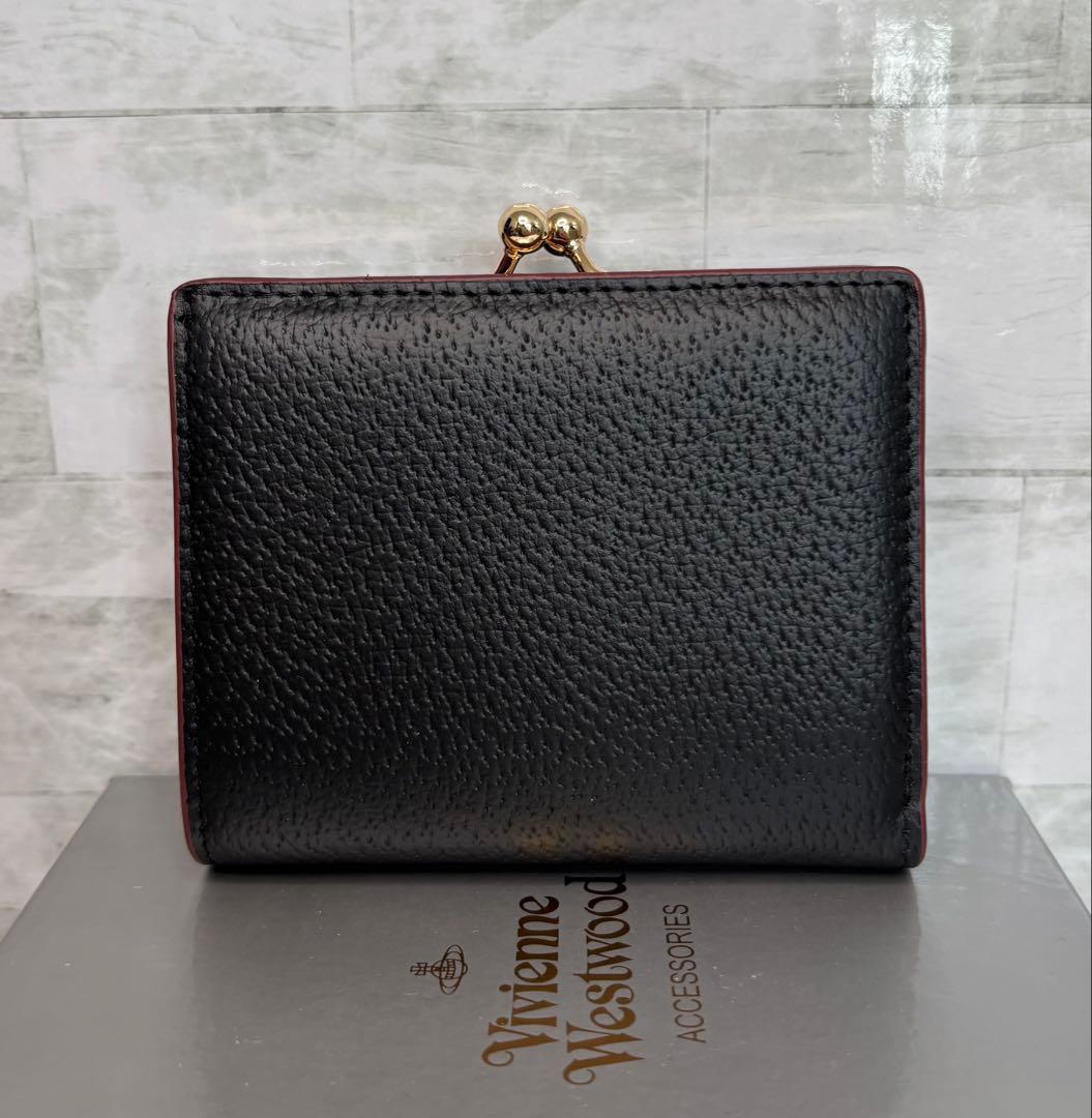人気のオーブロゴがが映える｜ヴィヴィアンウエストウッド 二つ折り財布 ブラック