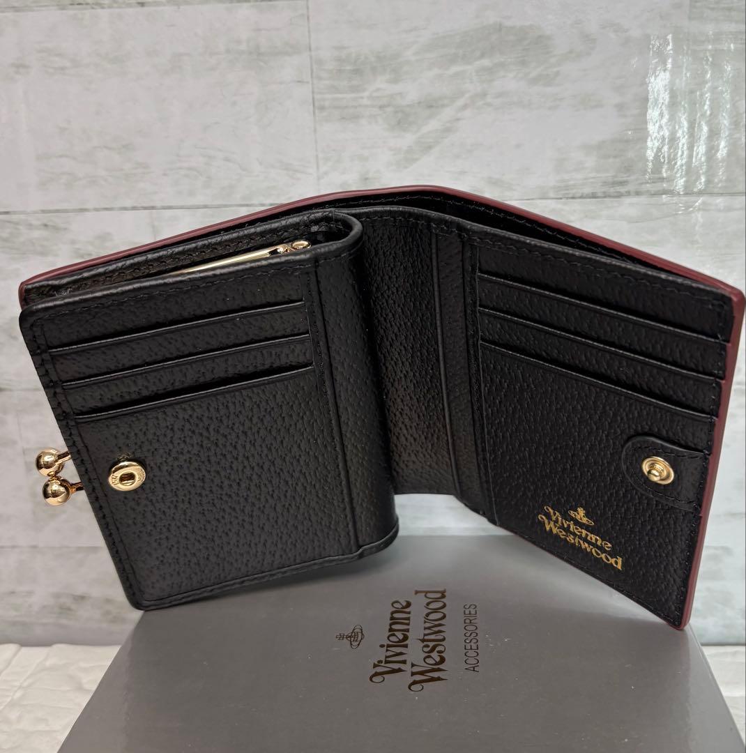 人気のオーブロゴがが映える｜ヴィヴィアンウエストウッド 二つ折り財布 ブラック