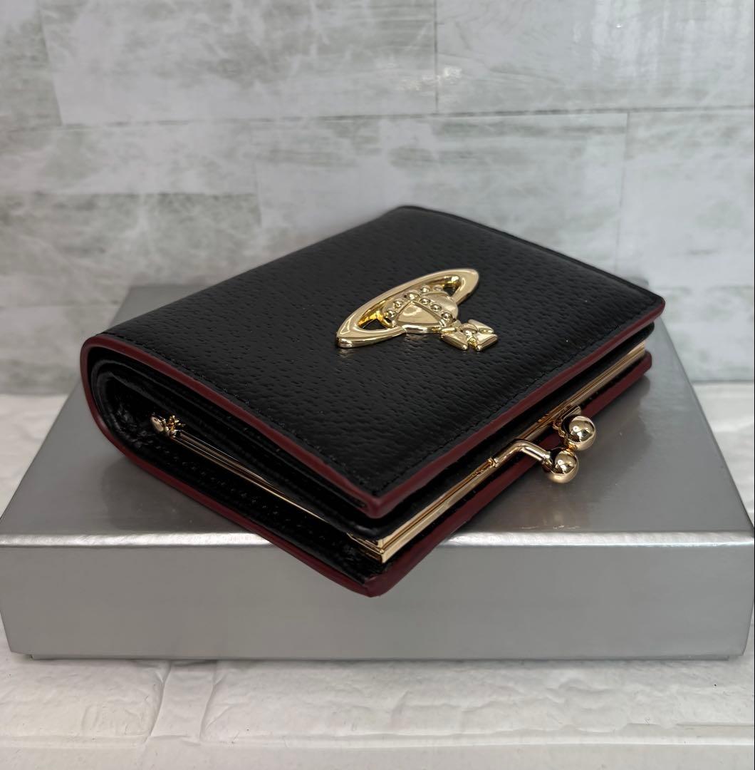 人気のオーブロゴがが映える｜ヴィヴィアンウエストウッド 二つ折り財布 ブラック