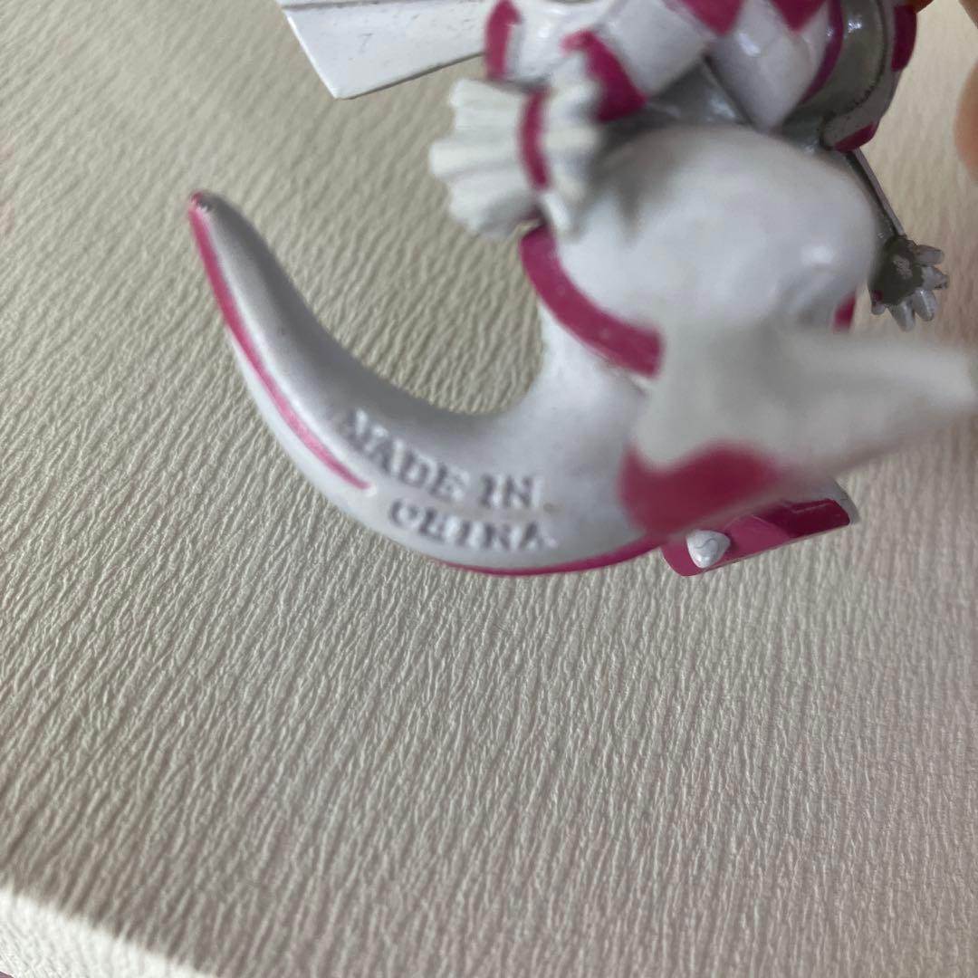 モンコレパルキア　ホワイトピンクのドラゴンフィギュア