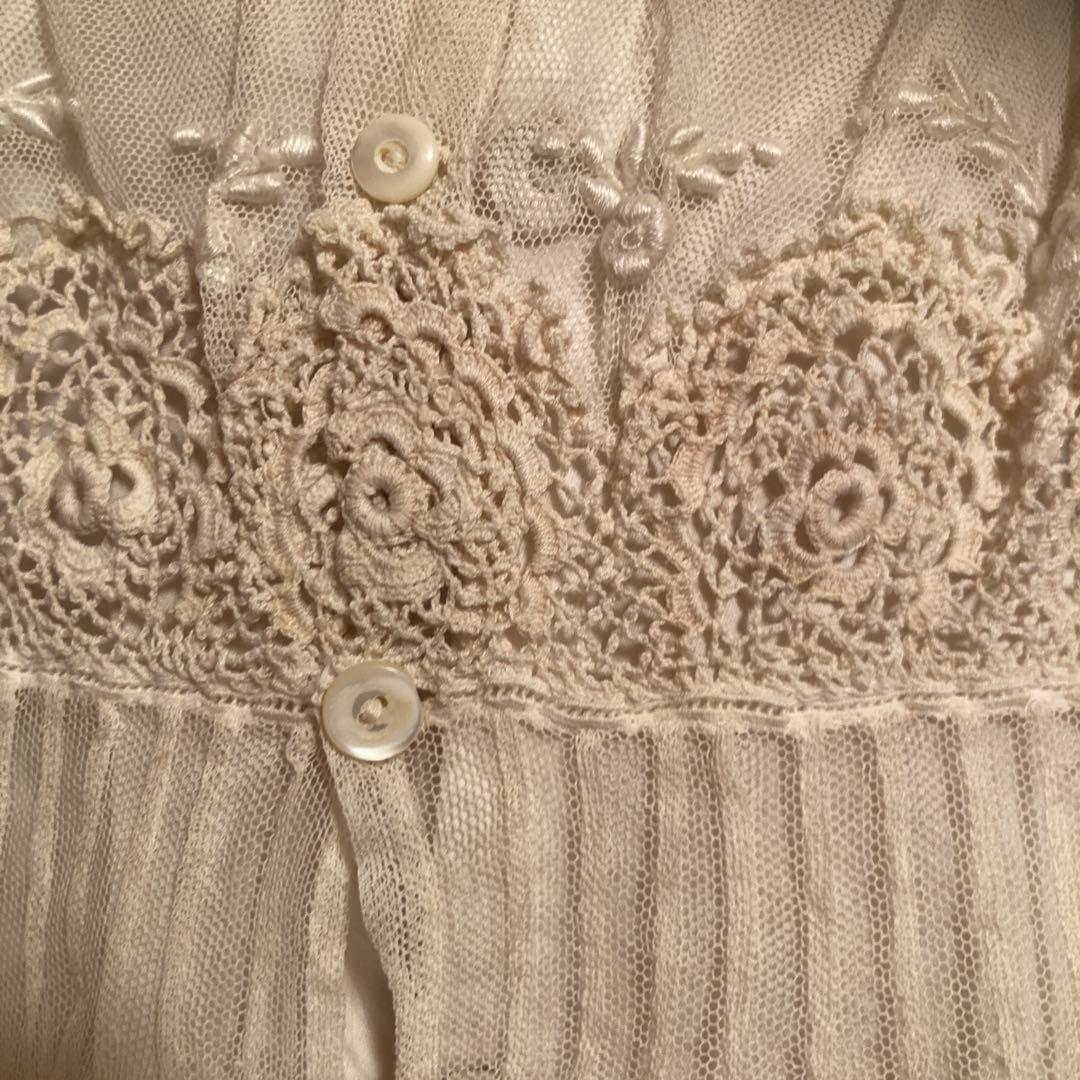 コンポディションドール白いレース付きドレス