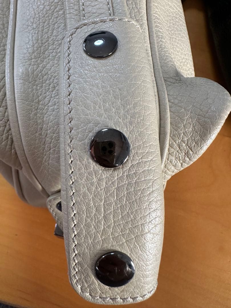 Tod’s ワンショルダー　革オフホワイト　バッグ