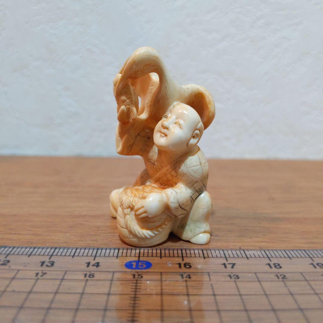 時代提げ物 人物根付 天然素材 在銘【鵜匠と鵜①】高さ約4.8cm 重さ約22ｇ