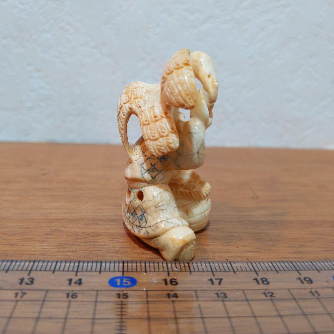 時代提げ物 人物根付 天然素材 在銘【鵜匠と鵜①】高さ約4.8cm 重さ約22ｇ