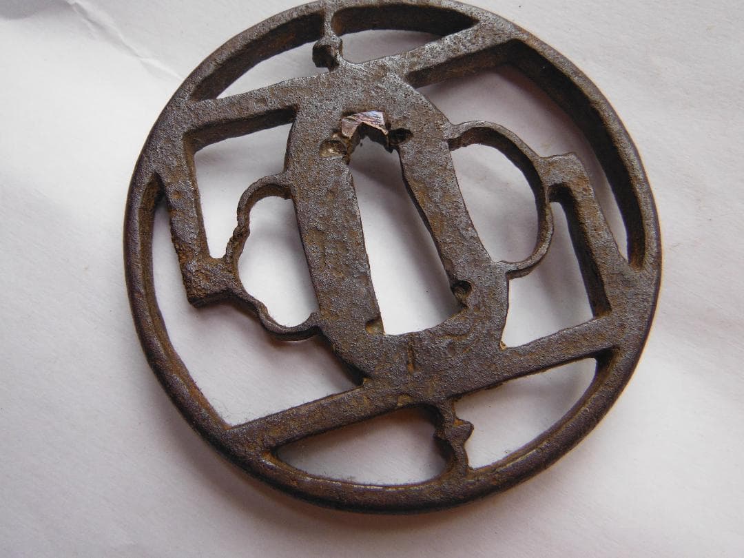 刀装具・ 鍔(つば) 装飾的デザイン