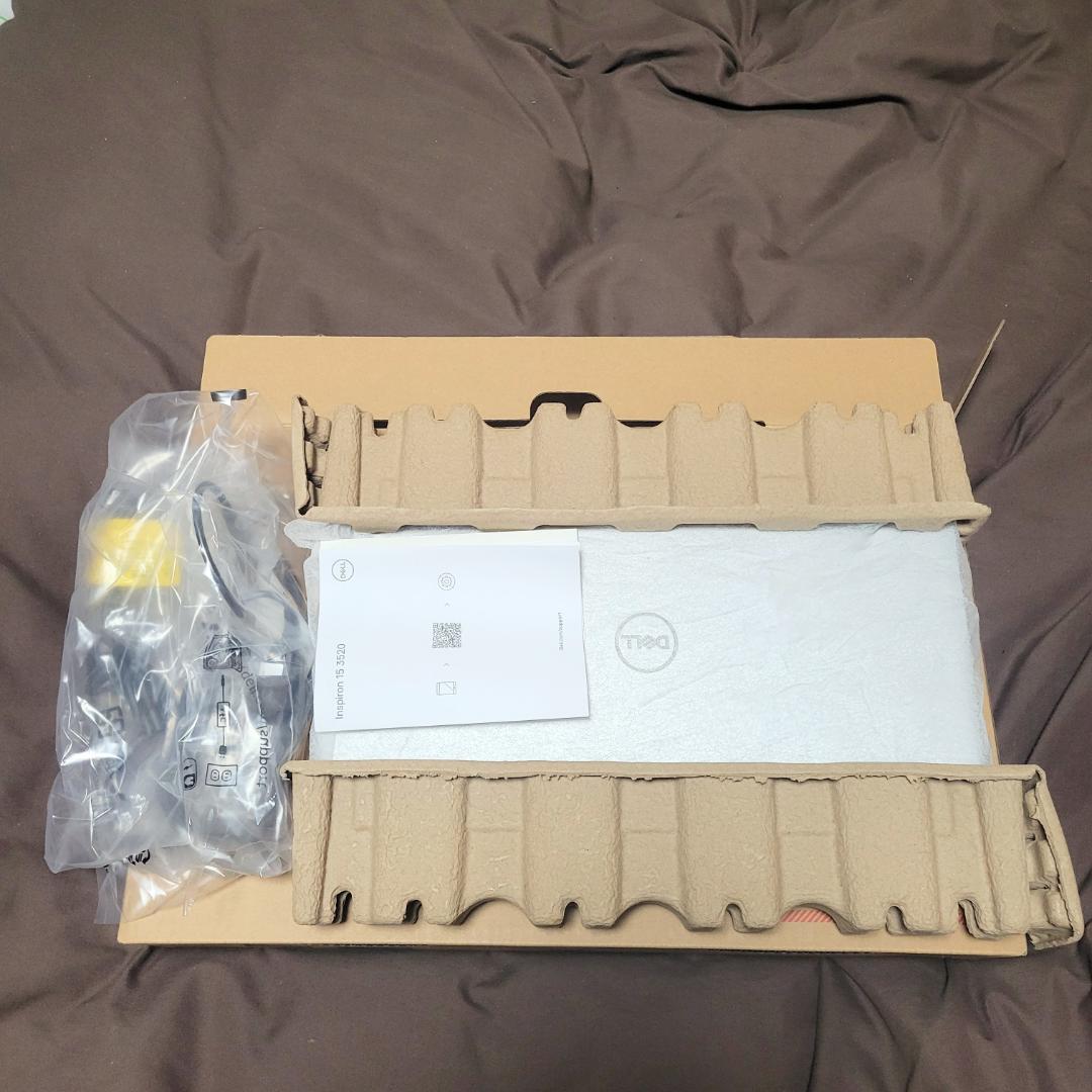【美品】Dell Inspiron 15 3520 Core i5～2024年製