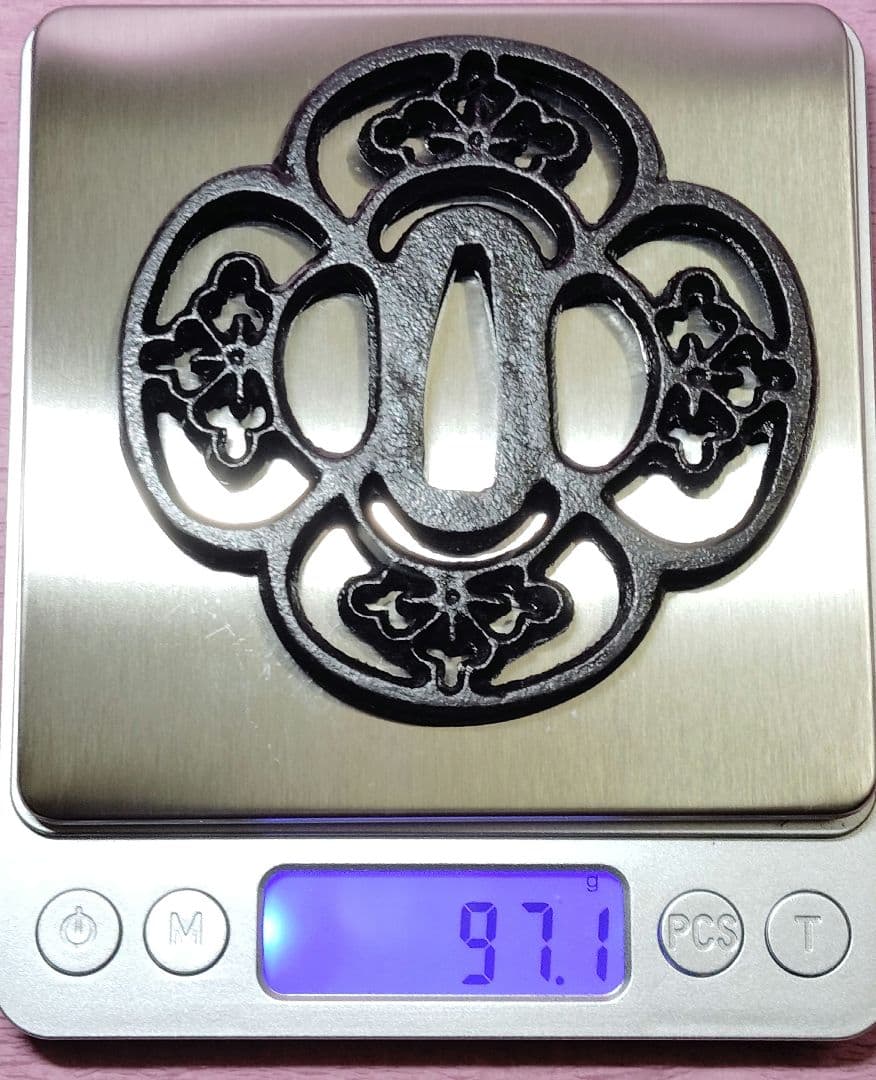 刀装具 鐔 鍔 無銘 鉄地 花菱図 木瓜形鐔 時代物