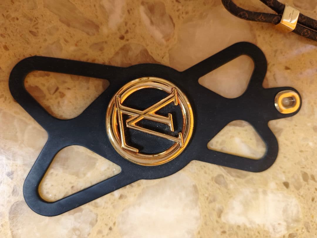 LOUIS VUITTON スマホケース　ストラップ