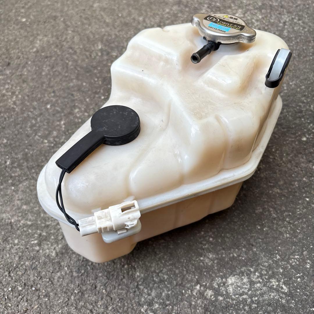 TCR エスティマ ルシーダ エミーナ リザーバータンク