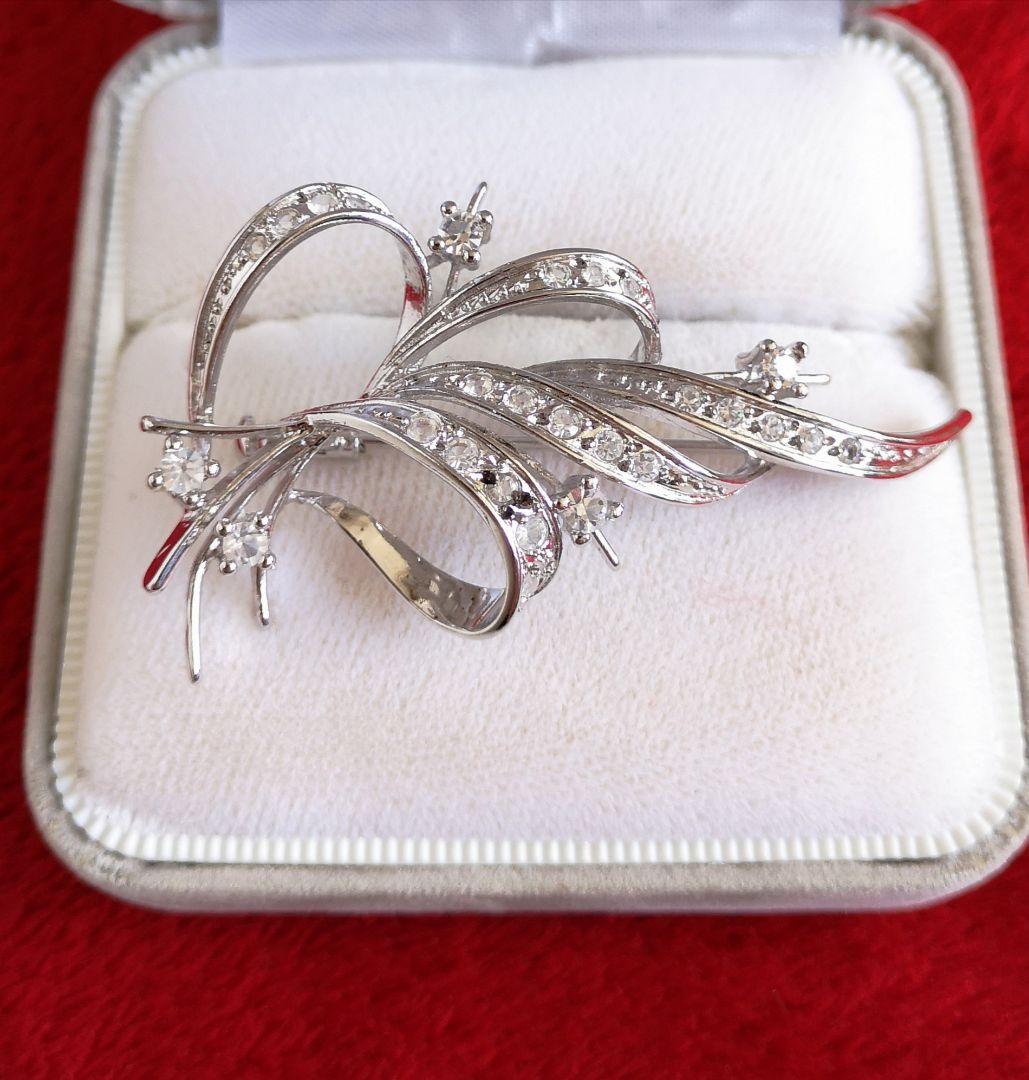 ブローチ 18金ホワイトゴールド製 アールヌーボーフォルム 硝子装飾 A12