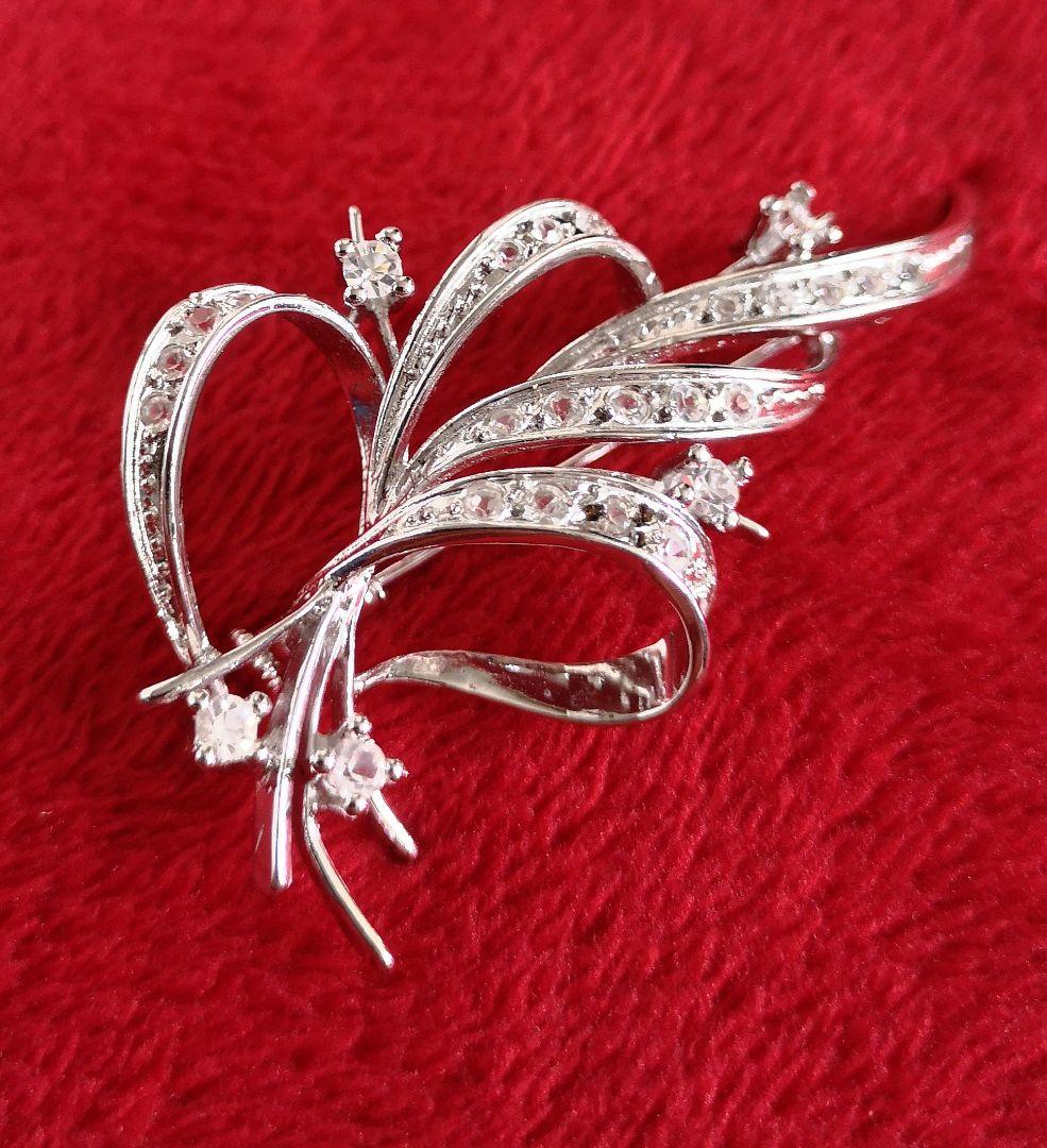 ブローチ 18金ホワイトゴールド製 アールヌーボーフォルム 硝子装飾 A12