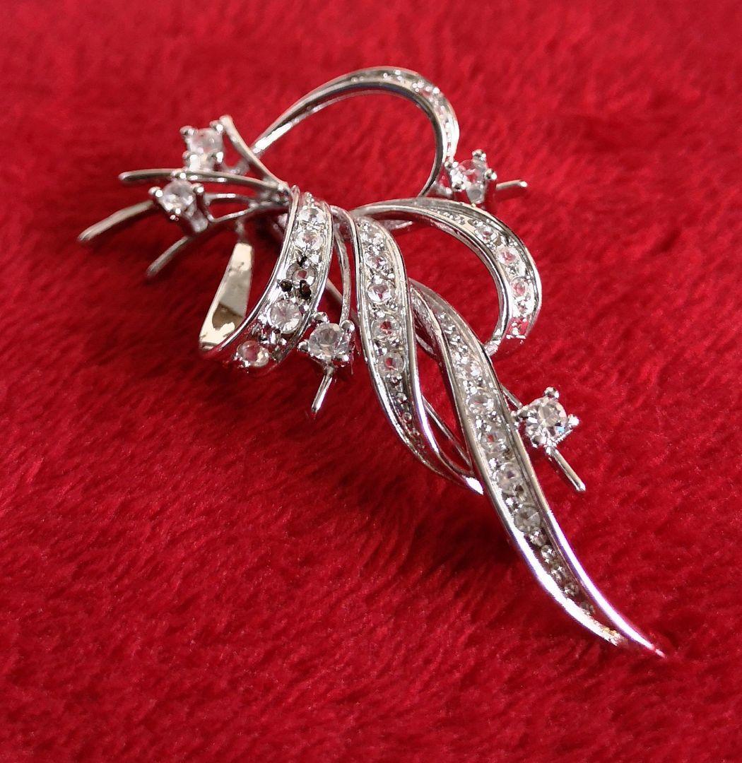 ブローチ 18金ホワイトゴールド製 アールヌーボーフォルム 硝子装飾 A12