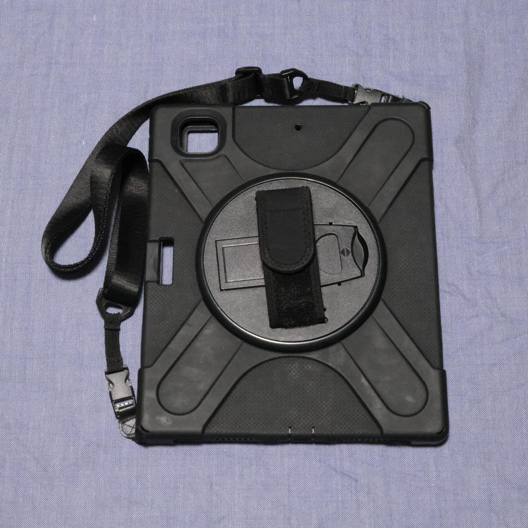 iPad Pro 12.9インチ 第4世代（白カバー、黒ケース付き）