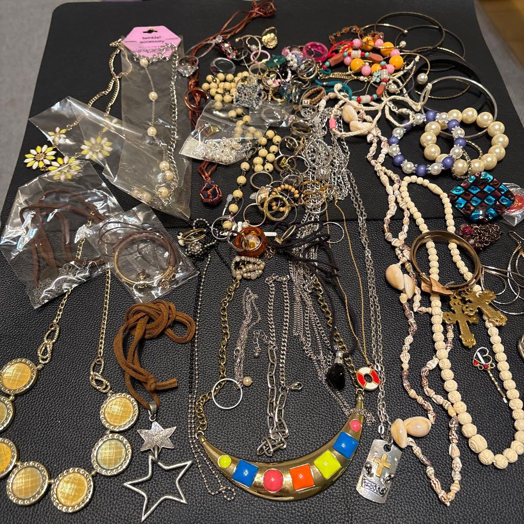アクセサリーまとめ売り500点以上
