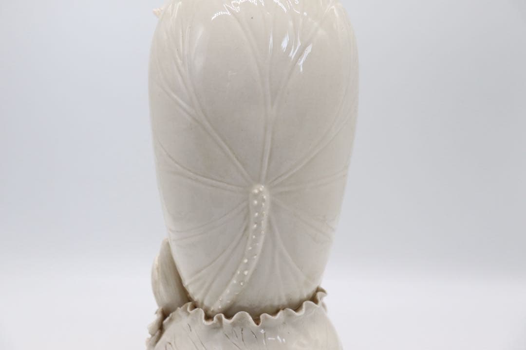 中国　徳化白磁　蓮に鯉彫　瓶　送料込み250622