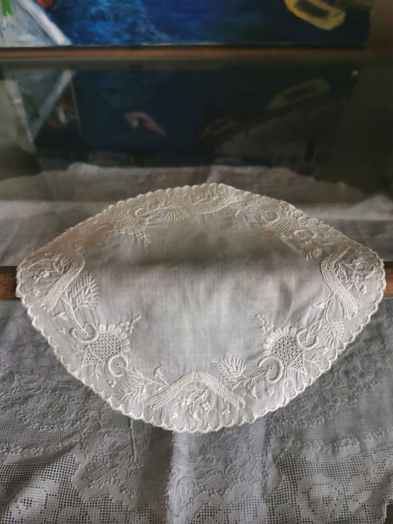 アンティーク スイス アペンツェル刺繍 精緻な白糸刺繍 プチスカラップドイリー